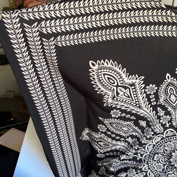 Black & white size small top - Picture 3 of 6